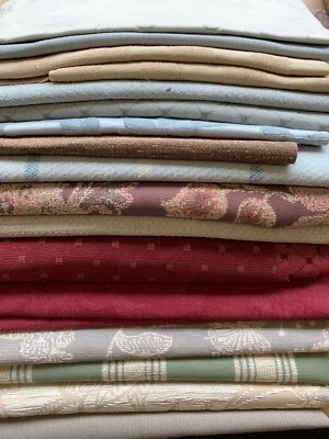 2kg (approx weight) fabric offcuts/pieces/scraps.Mixed colours, weights & sizes. - Image 1 of 4