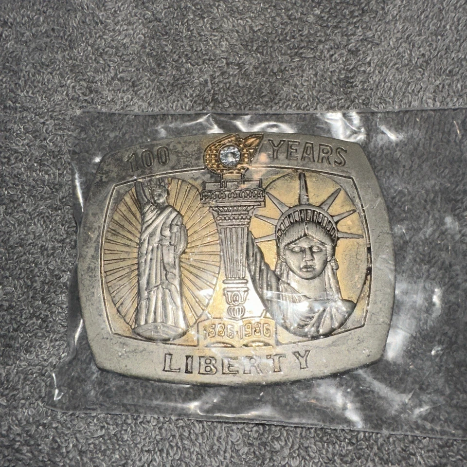 Fivela de cinto vintage do Tesouro Esterlina Estátua da Liberdade 100 Anos de Liberdade - Imagem 1 de 1