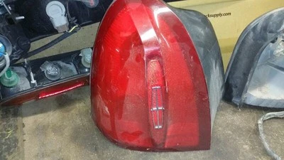 Driver Tail Light Quarter Panel Mounted Fits 98-02 LINCOLN & TOWN CAR 184353 - Image 1 of 2