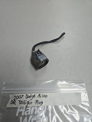 2007 - 2011 Dodge Nitro Left Driver Lh Side Tail Light Plug OEM - Изображение 1 из 3