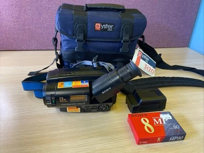 Sony Handycam Video 8 CCD-TR401E PAL + Oyster 3000 Bag Untested - Image 1 of 4
