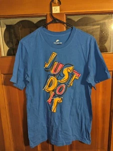 NIKE SPORTSWEAR "Just Do It Tee" MENS BLUE ORANGE BLACK T-SHIRT Small Logo  - Picture 1 of 5