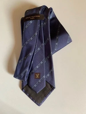 Corbata LOUIS VUITTON Azul Marino 100% Seda Hecha en Italia Accesorio Para Hombre Usada Foto 1 de 3