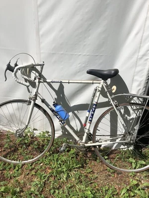 Bicicleta Atala Grand Prix vintage con bomba de aire y herrajes Campagnolo Foto 1 de 4