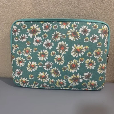 Daisy floral Padded Computer Tech laptop sleeve Zip blue, white, yellow Flowers - Image 1 of 4