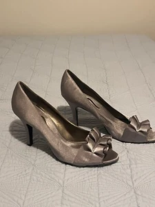 NINA Silver Satin-Ruffle-open Toe 3.25 Inch Heel-Size Women’s 9.5” - Picture 1 of 12