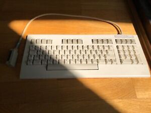Blitzverkauf: COMMODORE C128 D Tastatur hell