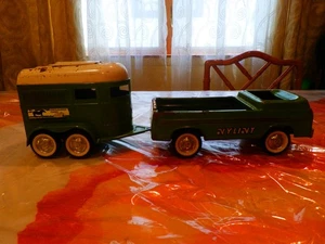 VINTAGE NYLINT THOROUGHBRED FARMS STAKE TRUCK & HORSE TRAILER - Picture 1 of 15