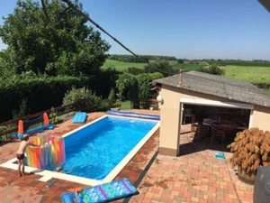 Topimmobilie mit Pool für 2-3 Generationen in Csatalja, Südungarn - Bild 1 von 24