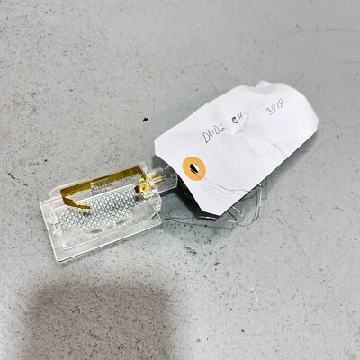 Dodge Chrysler 2011-2022 panel de puerta interior delantero o trasero luz de cortesía OEM Foto 1 de 4