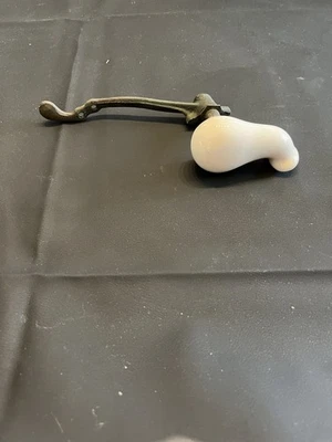 Mango de cerámica de porcelana a nivel de descarga de inodoro lágrima riñón vintage/antiguo Foto 1 de 4