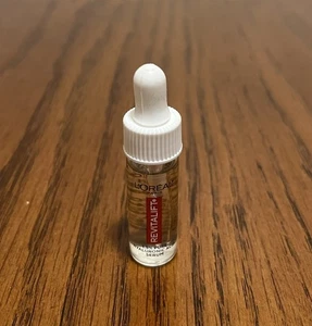 Suero de ácido hialurónico puro L'Oreal RevitaLift 1,5 % 4 ml/,14 oz muestra de lujo - Imagen 1 de 3