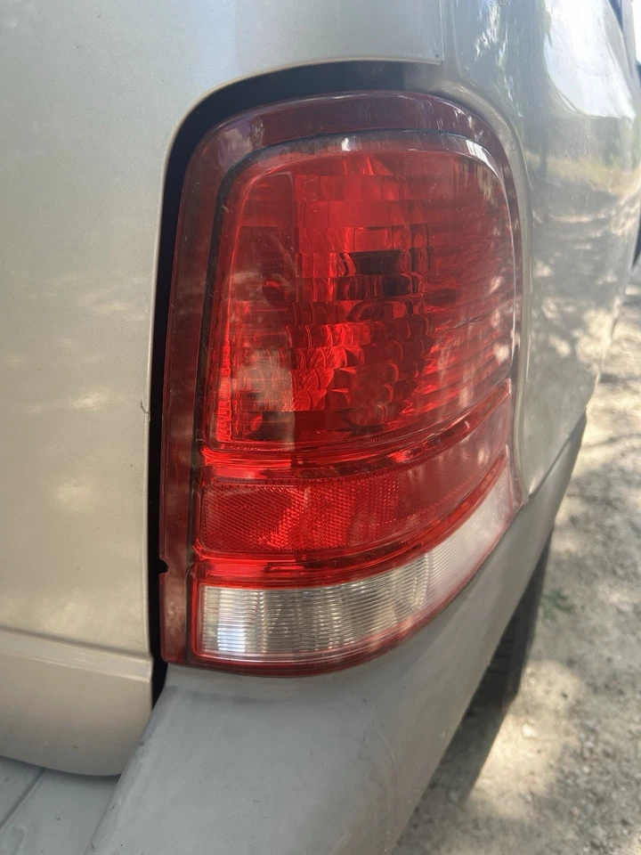 Ford Freestar 2004 05 06 07 luz trasera lateral del pasajero Foto 1 de 1