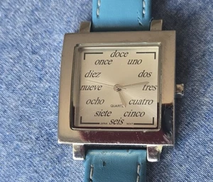 RELOJ PULSERA MUJER TONO PLATEADO CON CORREA AZUL Y NÚMEROS ESPAÑOLES - Imagen 1 de 6