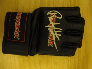 Signed Randy Couture Glove UFC - Picture 1 of 4