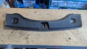 VAUXHALL MOKKA PUERTA TRASERA EMBELLECEDOR MALETERO INFERIOR 94522424 J13 2012-2019 1.6 GASOLINA - Imagen 1 de 6