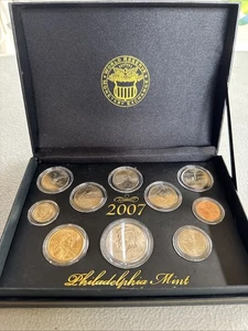 2007 Philadelphia and Denver Mint’s 10 coin Set in box - Picture 1 of 2