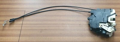 Cerradura de puerta trasera Mitsubishi Outlander mk2 2007 - 2013 conductores derecho pestillo  Foto 1 de 4