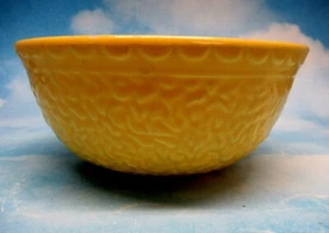 Haeger Pottery REPUJADO FLORAL 7-1/2" cuenco mezclador AMARILLO - Imagen 1 de 4