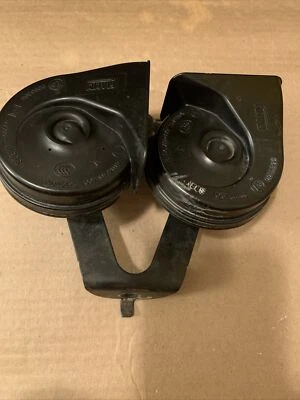 2002-2008 BMW 745i 745Li 750i PAIR OF HORN WITH MOUNTING BRACKET - USED OEM - Image 1 of 4