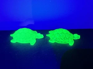 Two uranium turtles vaseline and satin - Picture 1 of 4