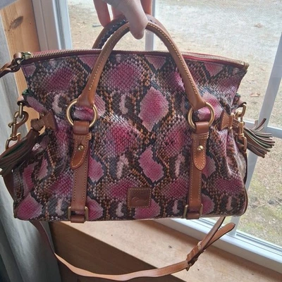 🩷🤎Dooney & Bourke Python Bolso de Mano Rosa y Marrón Edición LTD Foto 1 de 4