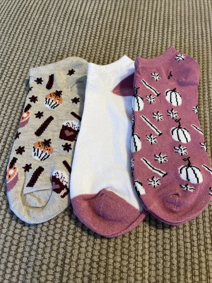 Juego de tres calcetines decorativos para mujer talla 4-10 totalmente nuevos Foto 1 de 1