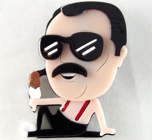 ¡Difícil de encontrar y genial! NUEVO SIN ETIQUETAS BROCHE DE ACRÍLICO EN CAPAS FREDDIE MERCURY DE REINA 2 5/8" GRANDE - Imagen 1 de 14