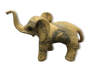 Elefant mit Rüssel zum Glück. Einzigartige grau beige Farbe aus zerkleinerter Schale - Bild 1 von 4