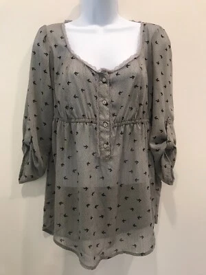 KIRRA SHEER PRINTED BLOUSE WITH 3/4 ROLL TAB SLEEVE GRAY/BLACK SIZE MEDIUM - Image 1 of 4