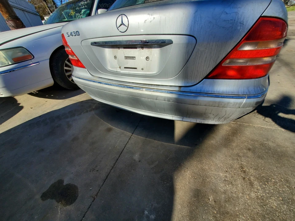 2000 01 04 05 06 MERCEDES-BENZ W220 S430 S500 CENTER REAR BUMPER MOLDING SILVER - Image 1 of 1