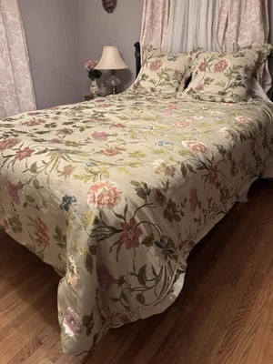 Croscill Home Daphne Jaquard Queen Comforter and 2 pillow Shams Set - Image 1 of 4