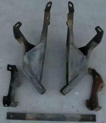 THUNDERBIRD PARACHOQUES TRASERO USADO SOPORTES 5 PIEZAS 61-63 1961-1963 FORD OEM Foto 1 de 4