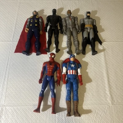 Figuras de ação 12" Homem-Aranha Batman Pantera Negra Capitão América, Thor, Cyborg - Imagem 1 de 4