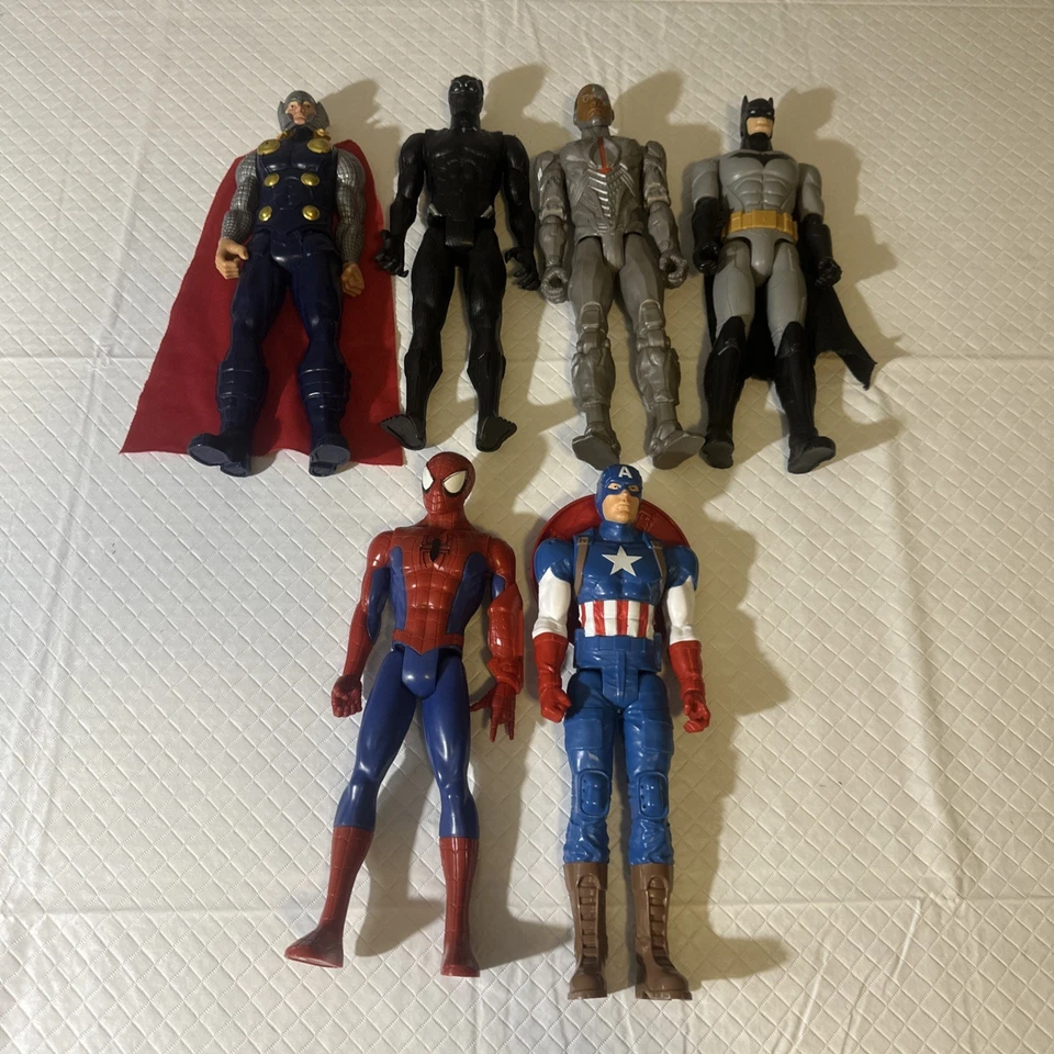 Figuras de acción 12" Spiderman Batman Pantera Negra Capitán América, Thor, Cyborg Foto 1 de 4