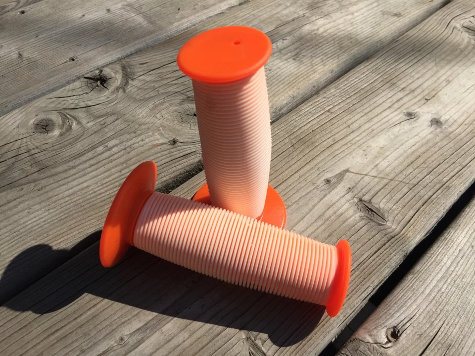 OLD SCHOOL BMX MUSHROOM GRIPS WAFFLE FEELERS NOS VINTAGE BIKE BICYCLE GRIPS NOS - Image 1 of 3