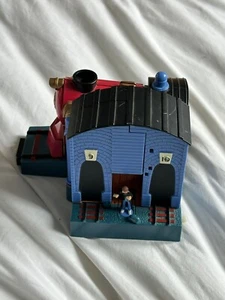 Harry Potter Polly Pocket Hogwarts Express Train Platform 9 3/4 Playset 2001 fig - Picture 1 of 9