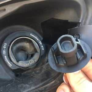 Locking Fuel Gas Cover Cap Tank Plug W /2 Keys For Ford F150 Escape Focus 2012