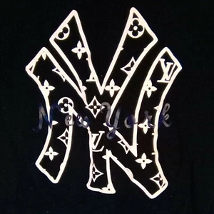 GILDAN MED SS TSHIRT 20"×26" NEW MLB NEW YORK YANKEES/ LOIUS VUITTON cllb( S 10) - Picture 1 of 6