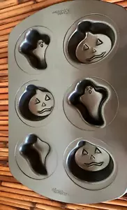 Wilton Halloween Cupcake Baking pan 11.5 x 7.25 x 1.5 Pumpkin Ghosts - Picture 1 of 3