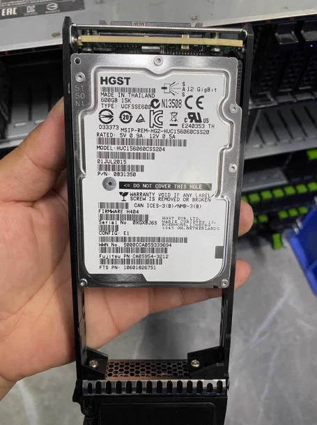 Fujitsu CA07670-E693 600GB 15K SAS 12G 2.5"HDD DX100/200 S3 S4 Hard Drive W/tray - Image 1 of 2