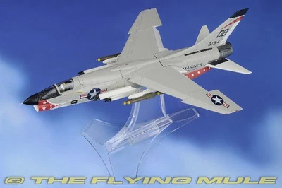 Lanzamiento Century Wings 1:72 F-8E Crusader USMC VMF (AW)-235 Death Angels DB9 Foto 1 de 4