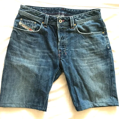 DIESEL JEANS MEN'S BERMUDA SHORTS MODEL LEVAN SIZE 31'' - Image 1 of 4