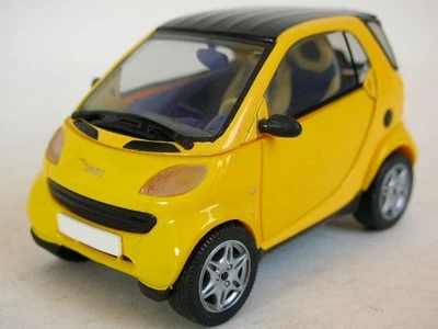 Smart City Coupe three-door miniature sedan die-cast model, Herpa ,1/43 scale - Image 1 of 3