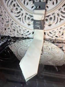 Corbata Marks & Spencer Crema Lisa y Cuadrado de Bolsillo Nuevo en Caja Graduación Boda - Imagen 1 de 9