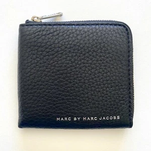 MARC JACOBS BLACK LEATHER HALF ZIP CARD COIN CASH MENS DESIGNER WALLET - NWT - Picture 1 of 9