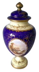 20th Century Coalport Urn Vase & Cover Baynard Castle Signed By Artist E O Ball, - Picture 1 of 11