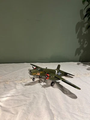 VINTAGE REVELL B-25J MEMPHIS BELLE 1:48 Built 1970s MONOGRAM BROKEN! - Image 1 of 4