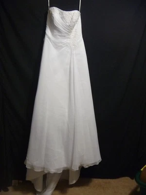 David's Bridal Wedding Dress White Size 6 Chiffon A-line Gown  V9409 Corset Back - Image 1 of 4