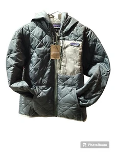 PATAGONIA Mujer Diamante Acolchado Bomber Sudadera con Capucha NOUVEAU VERDE NUVG FA23 Pequeña Nueva Con Etiquetas - Imagen 1 de 7